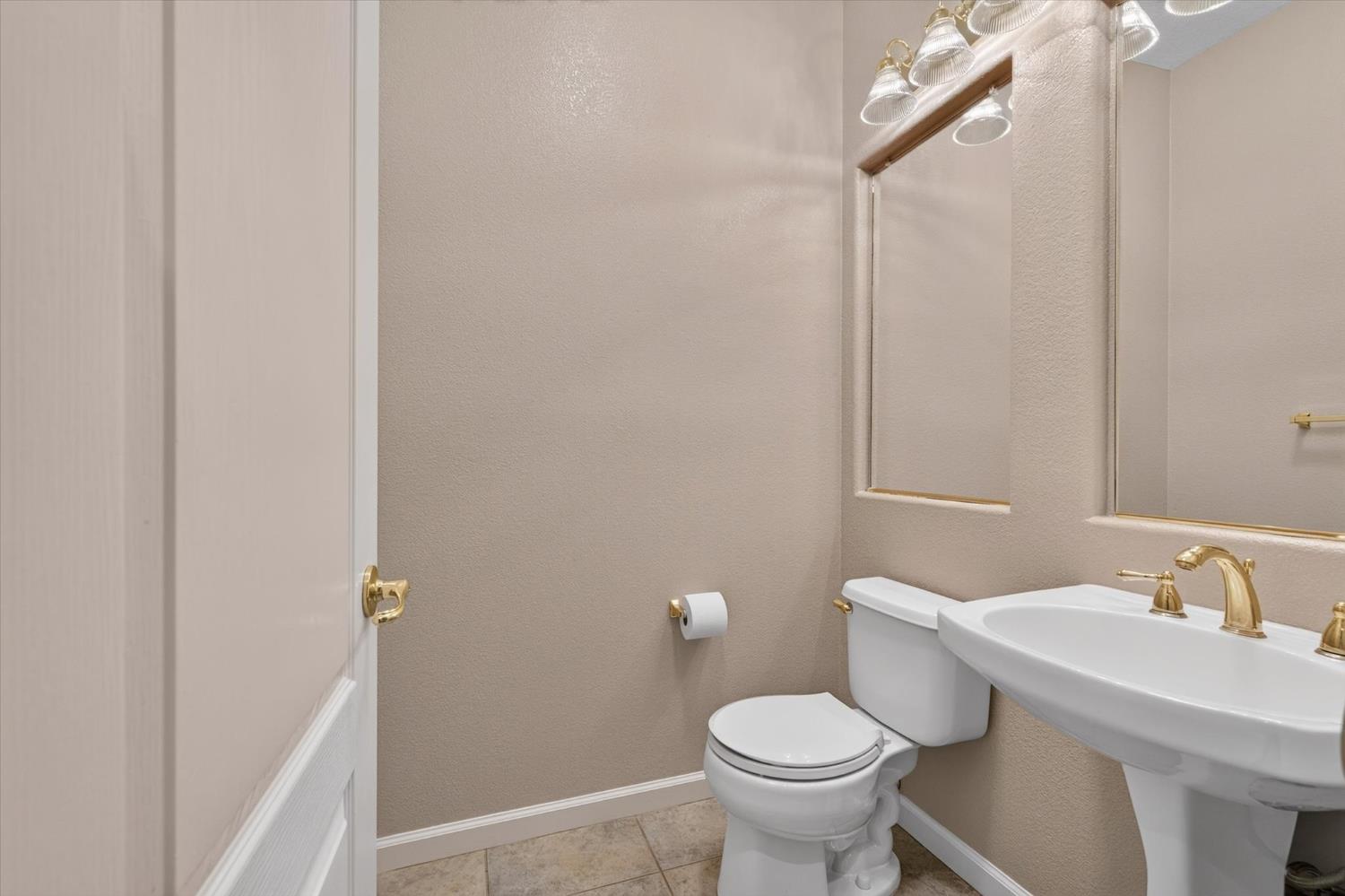 2114 Woodbine Ave, Manteca, CA 95337