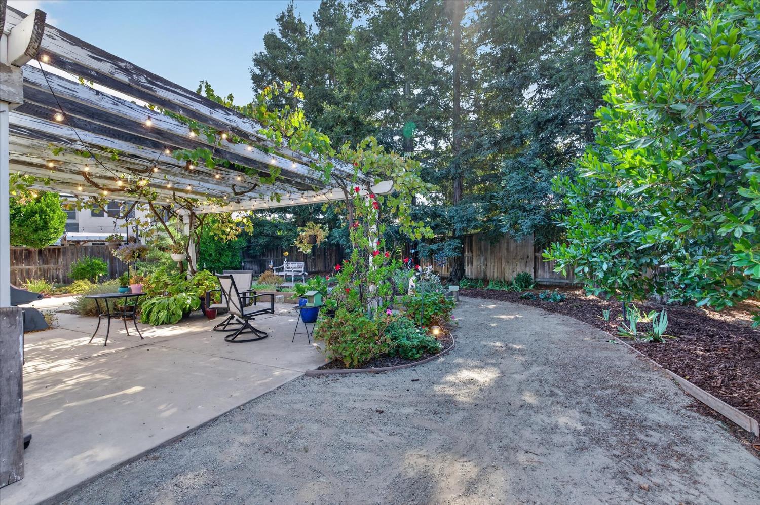 2114 Woodbine Ave, Manteca, CA 95337