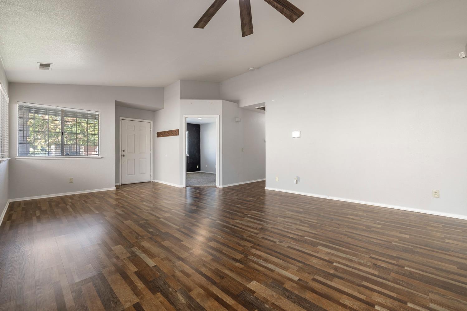 398 Shalako Dr, Oakdale, CA 95361