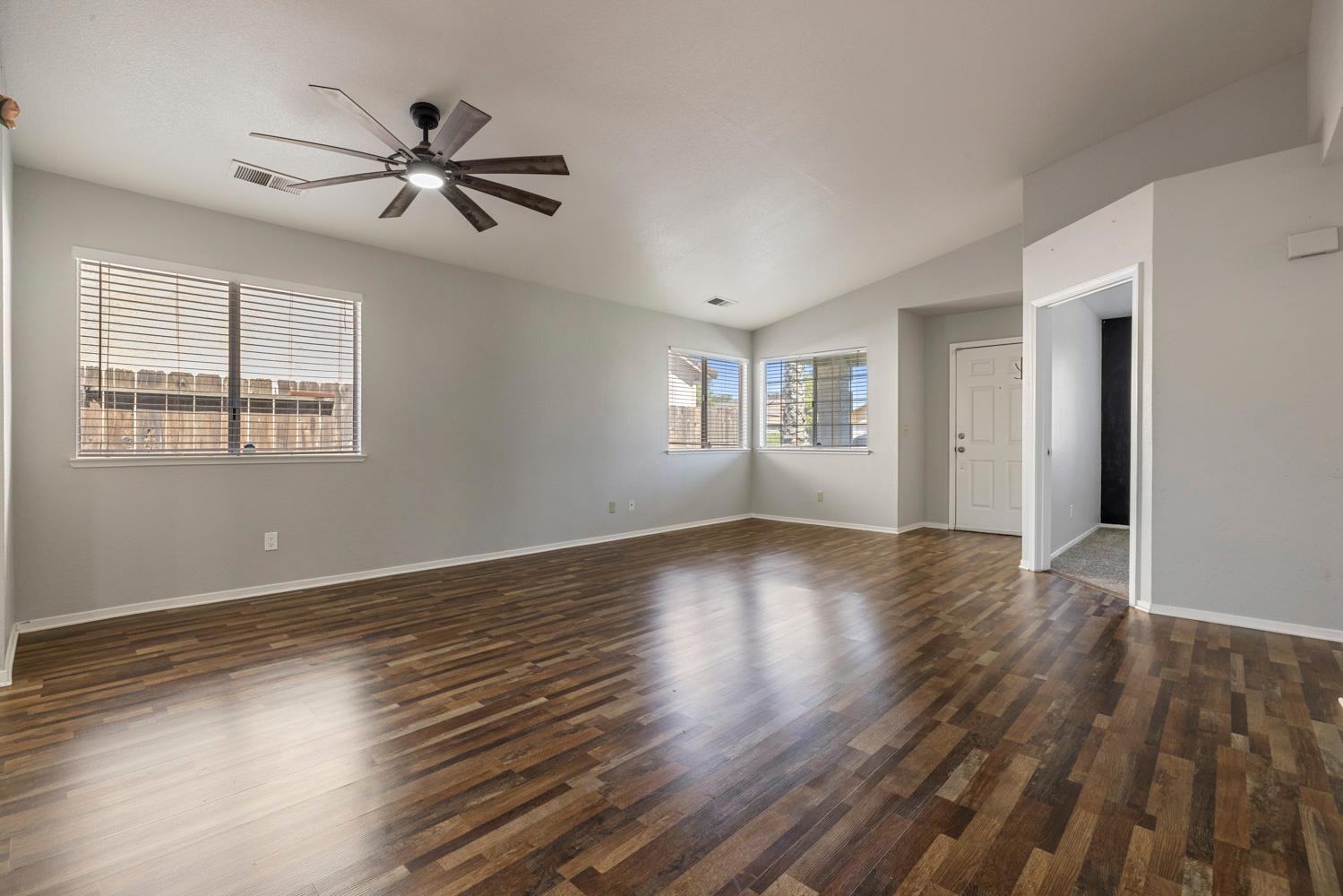 398 Shalako Dr, Oakdale, CA 95361