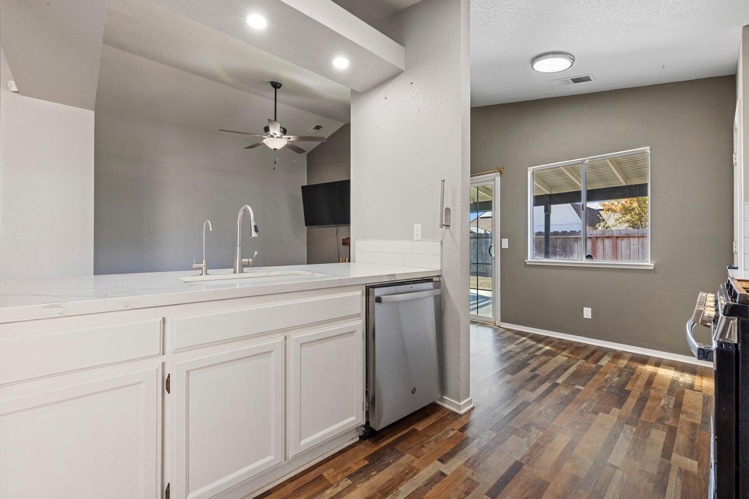 398 Shalako Dr, Oakdale, CA 95361