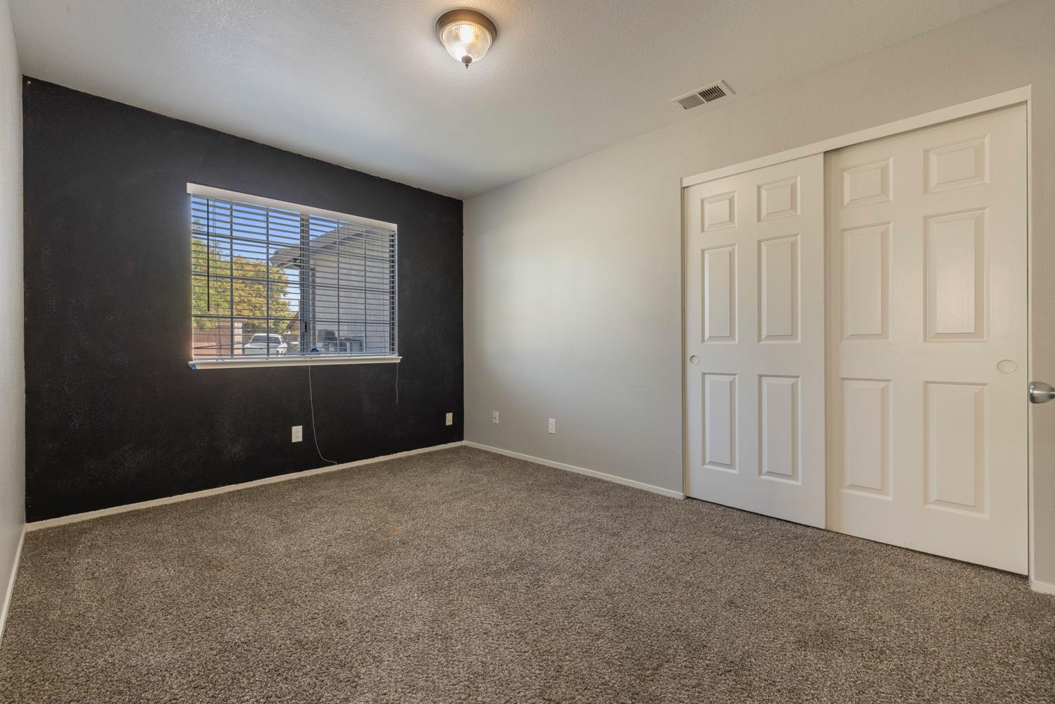 398 Shalako Dr, Oakdale, CA 95361