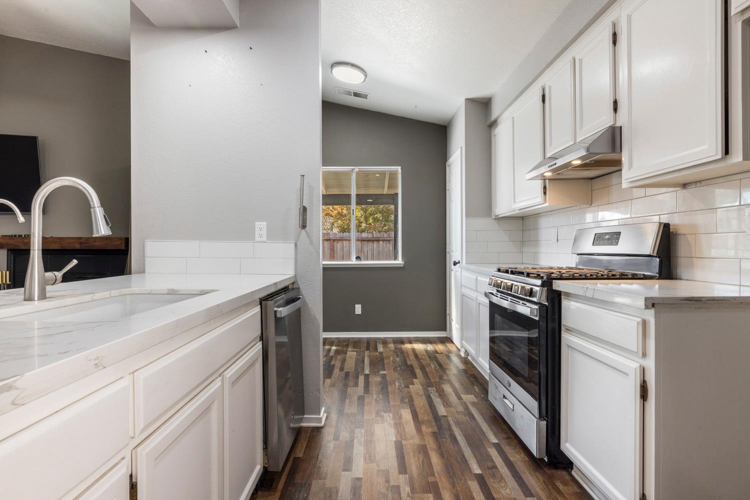 398 Shalako Dr, Oakdale, CA 95361