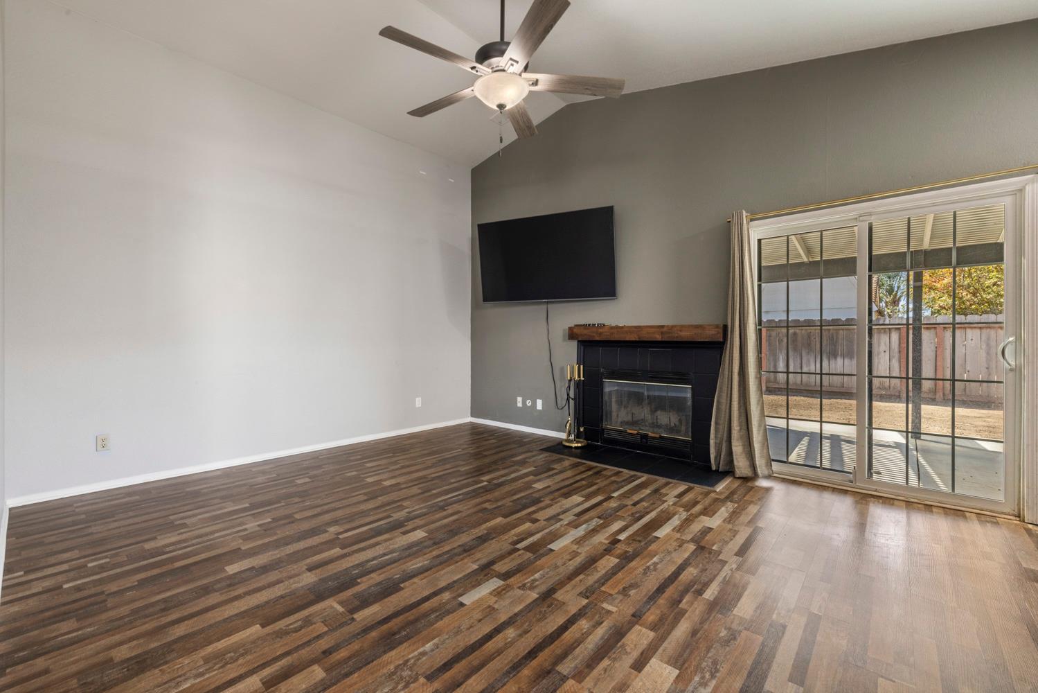 398 Shalako Dr, Oakdale, CA 95361