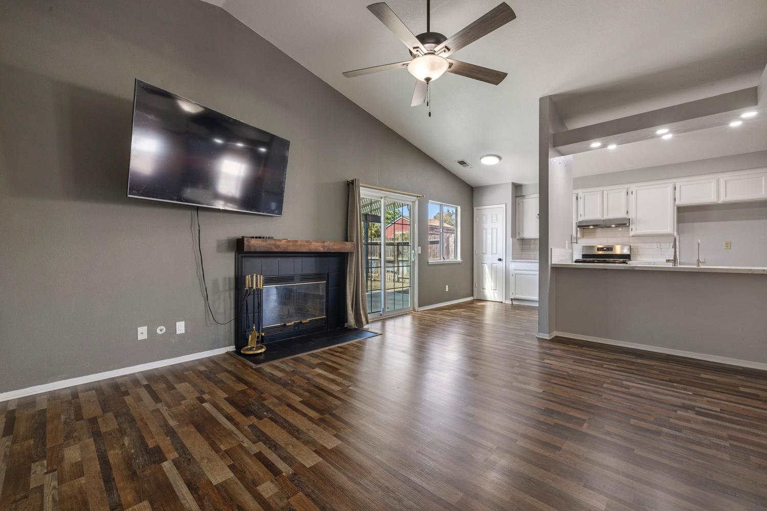398 Shalako Dr, Oakdale, CA 95361