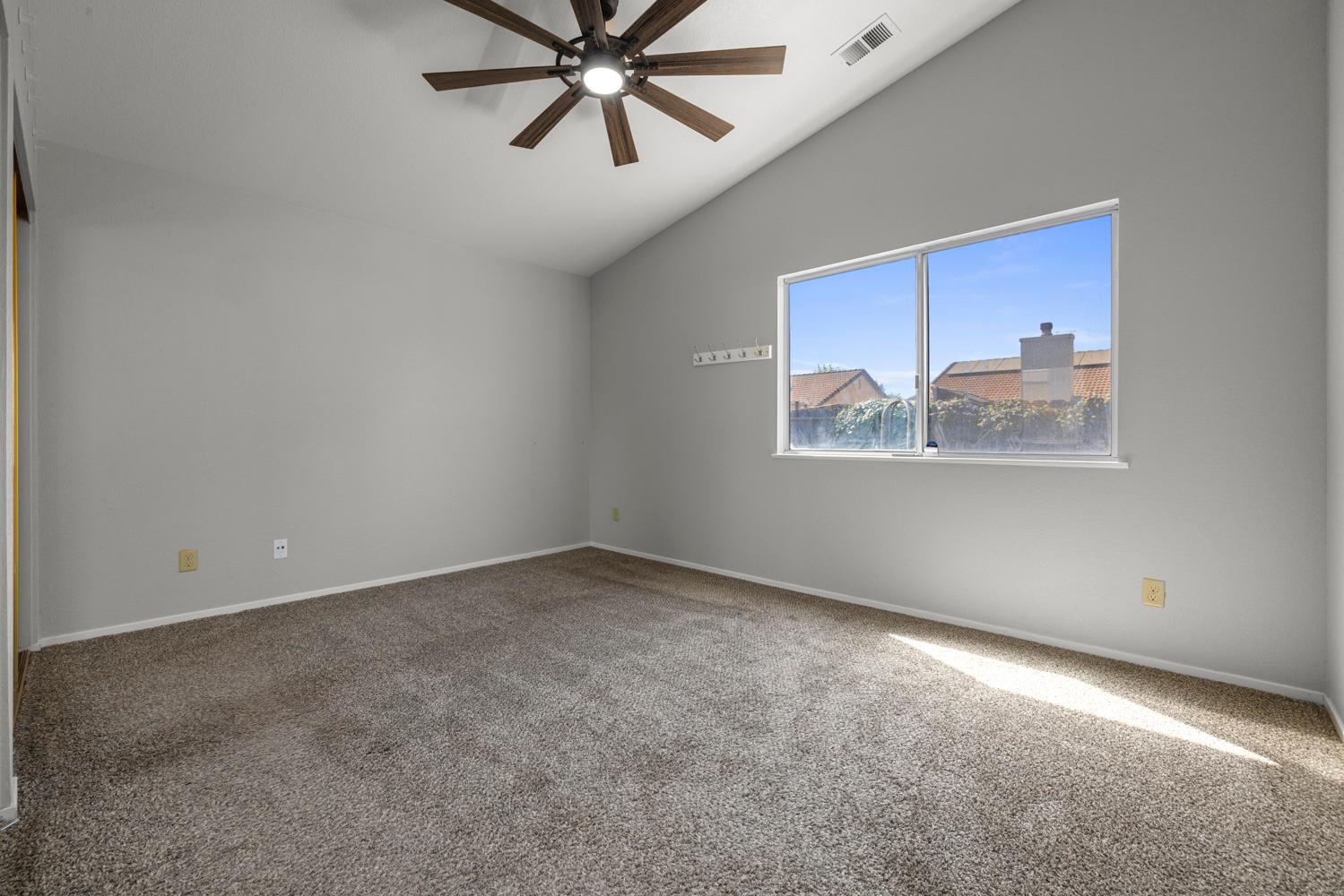 398 Shalako Dr, Oakdale, CA 95361