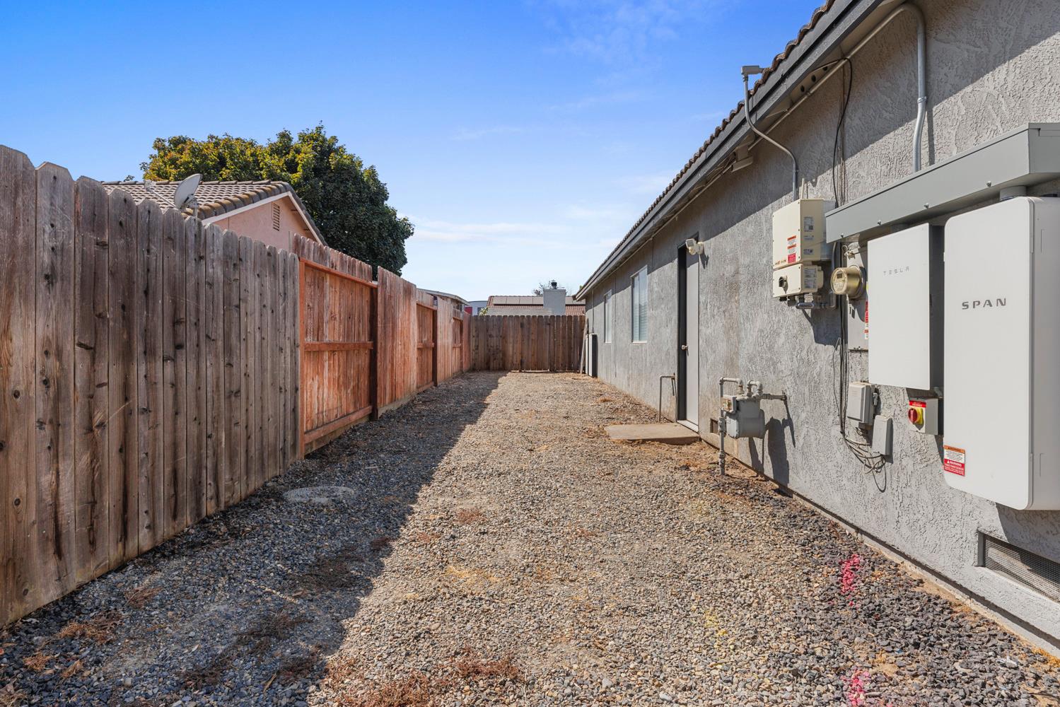 398 Shalako Dr, Oakdale, CA 95361
