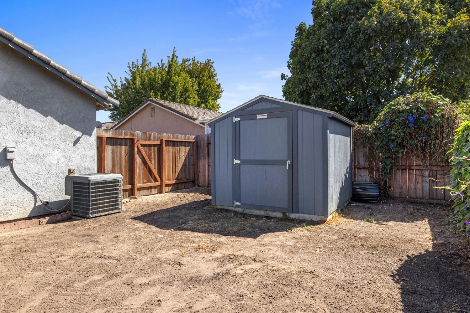 398 Shalako Dr, Oakdale, CA 95361