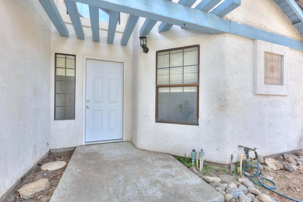 2420 Walnut Grove Way, Modesto, CA 95355