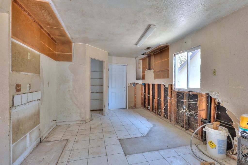 2420 Walnut Grove Way, Modesto, CA 95355