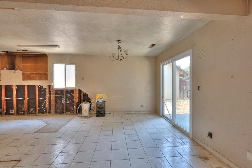 2420 Walnut Grove Way, Modesto, CA 95355
