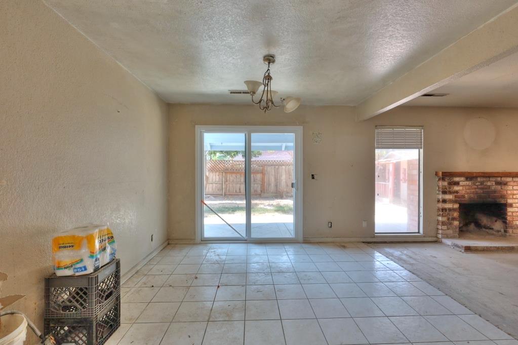 2420 Walnut Grove Way, Modesto, CA 95355