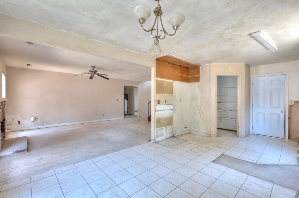 2420 Walnut Grove Way, Modesto, CA 95355