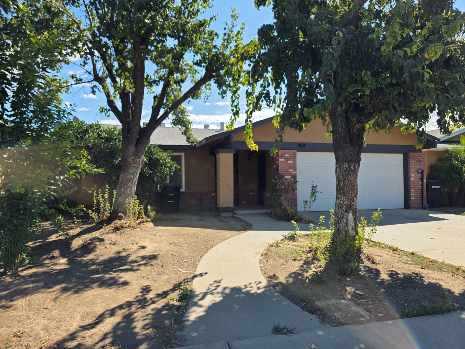 904 Pine Tree Ln, Modesto, CA 95351