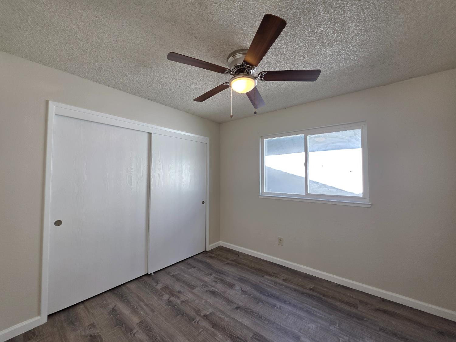 904 Pine Tree Ln, Modesto, CA 95351