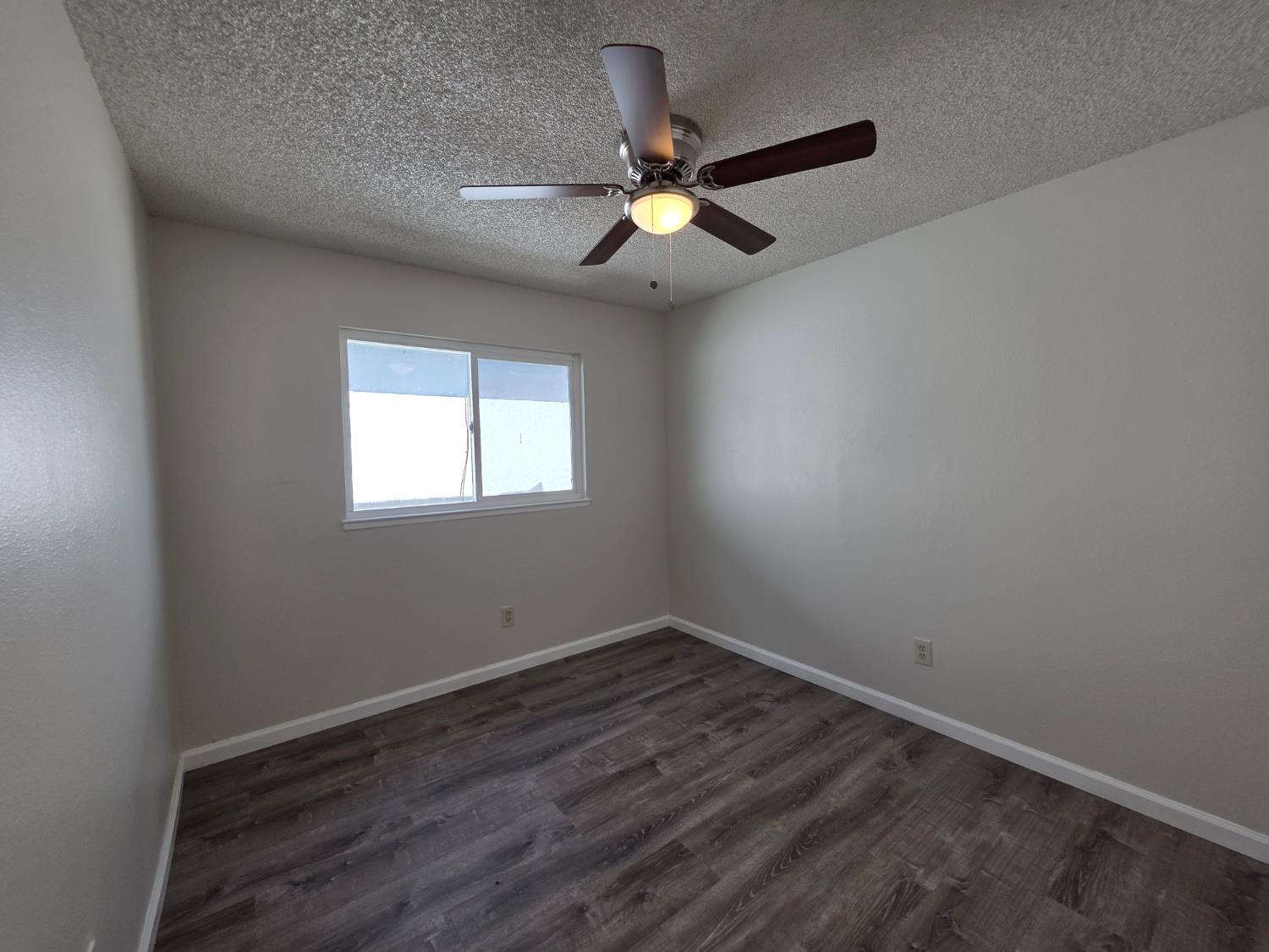 904 Pine Tree Ln, Modesto, CA 95351