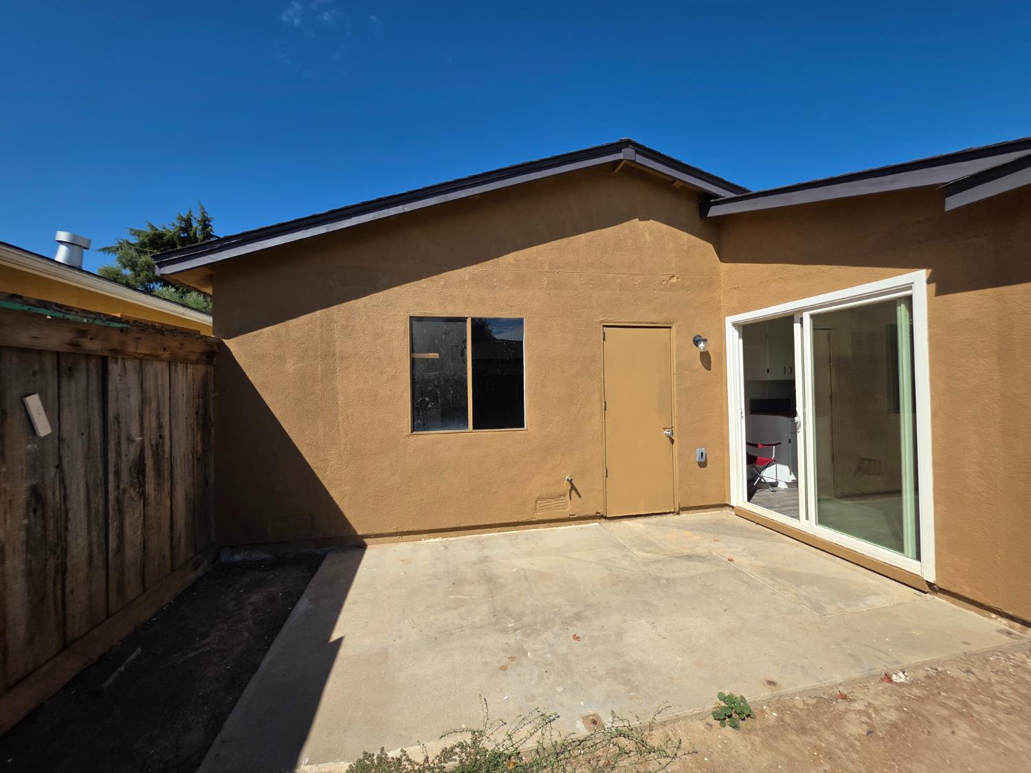 904 Pine Tree Ln, Modesto, CA 95351