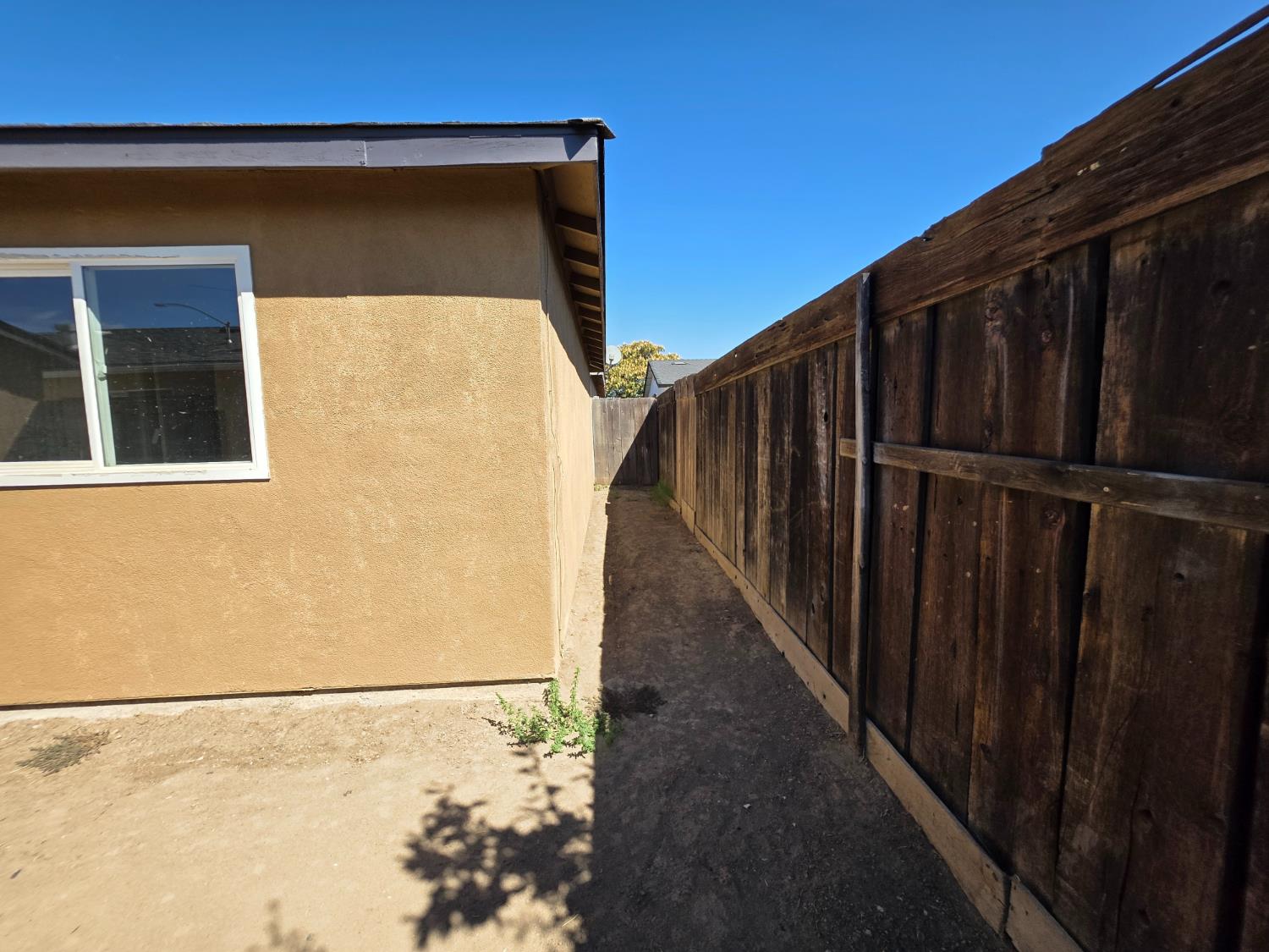 904 Pine Tree Ln, Modesto, CA 95351
