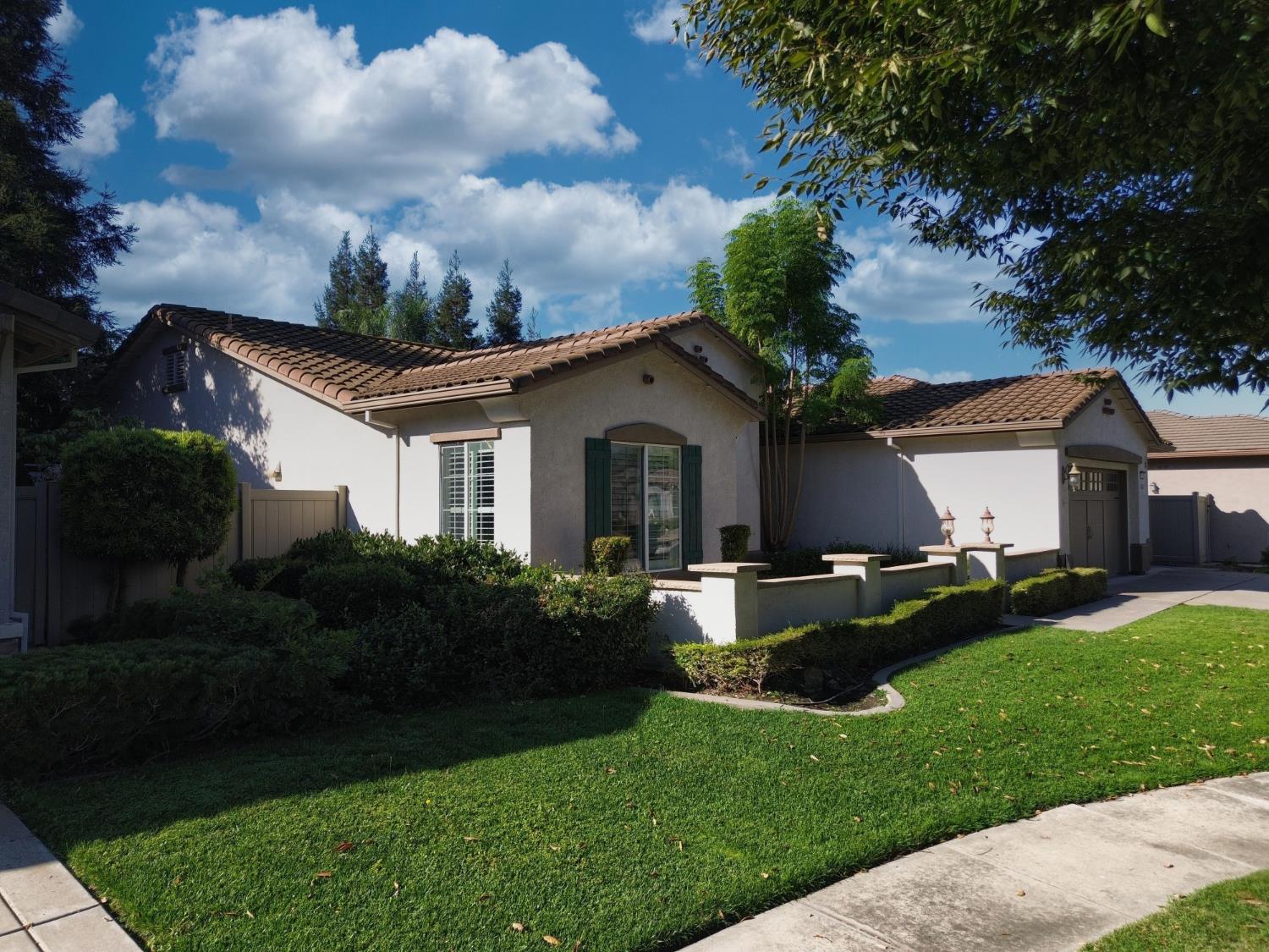 1228 Maple Leaf Ct, Manteca, CA 95336