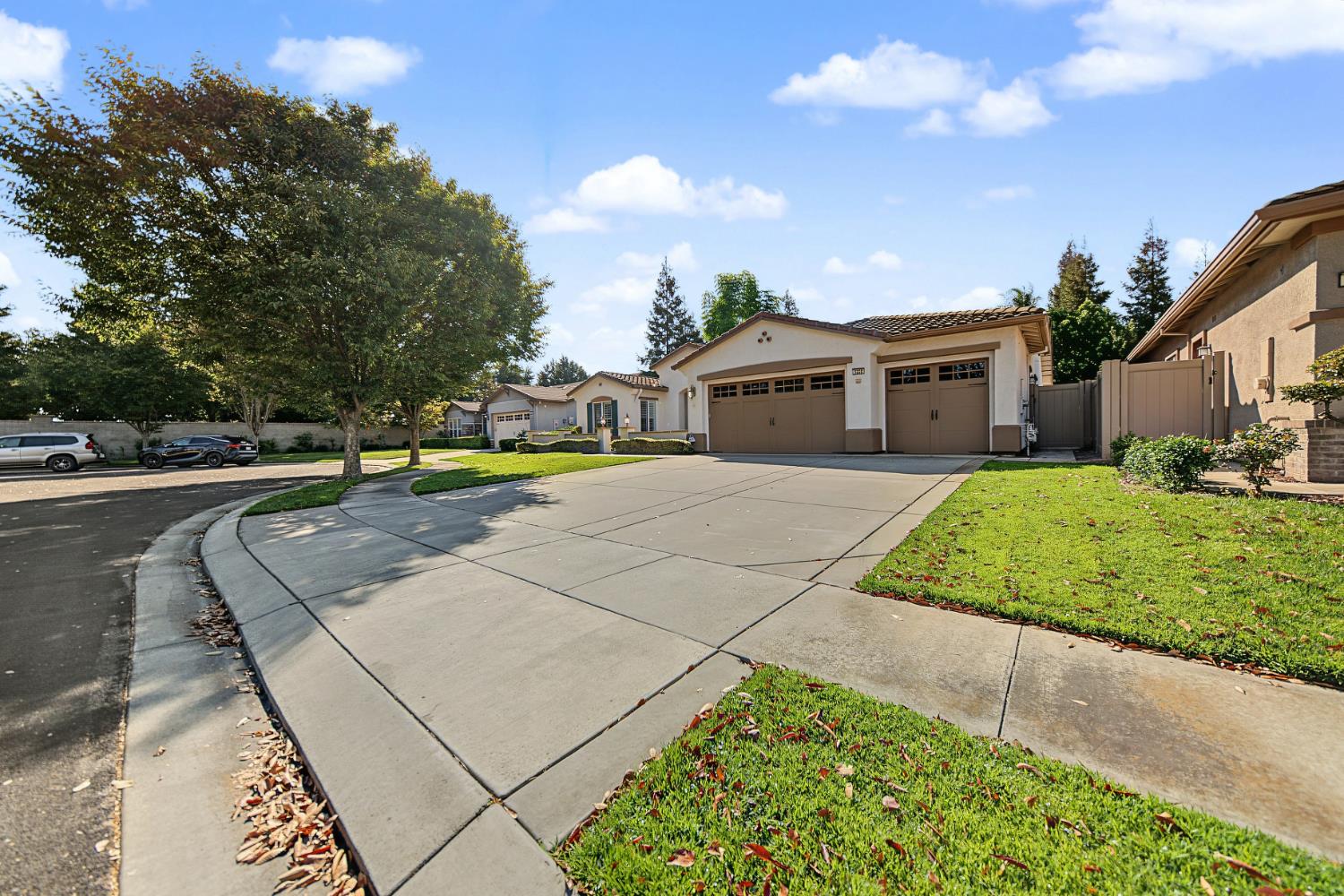 1228 Maple Leaf Ct, Manteca, CA 95336