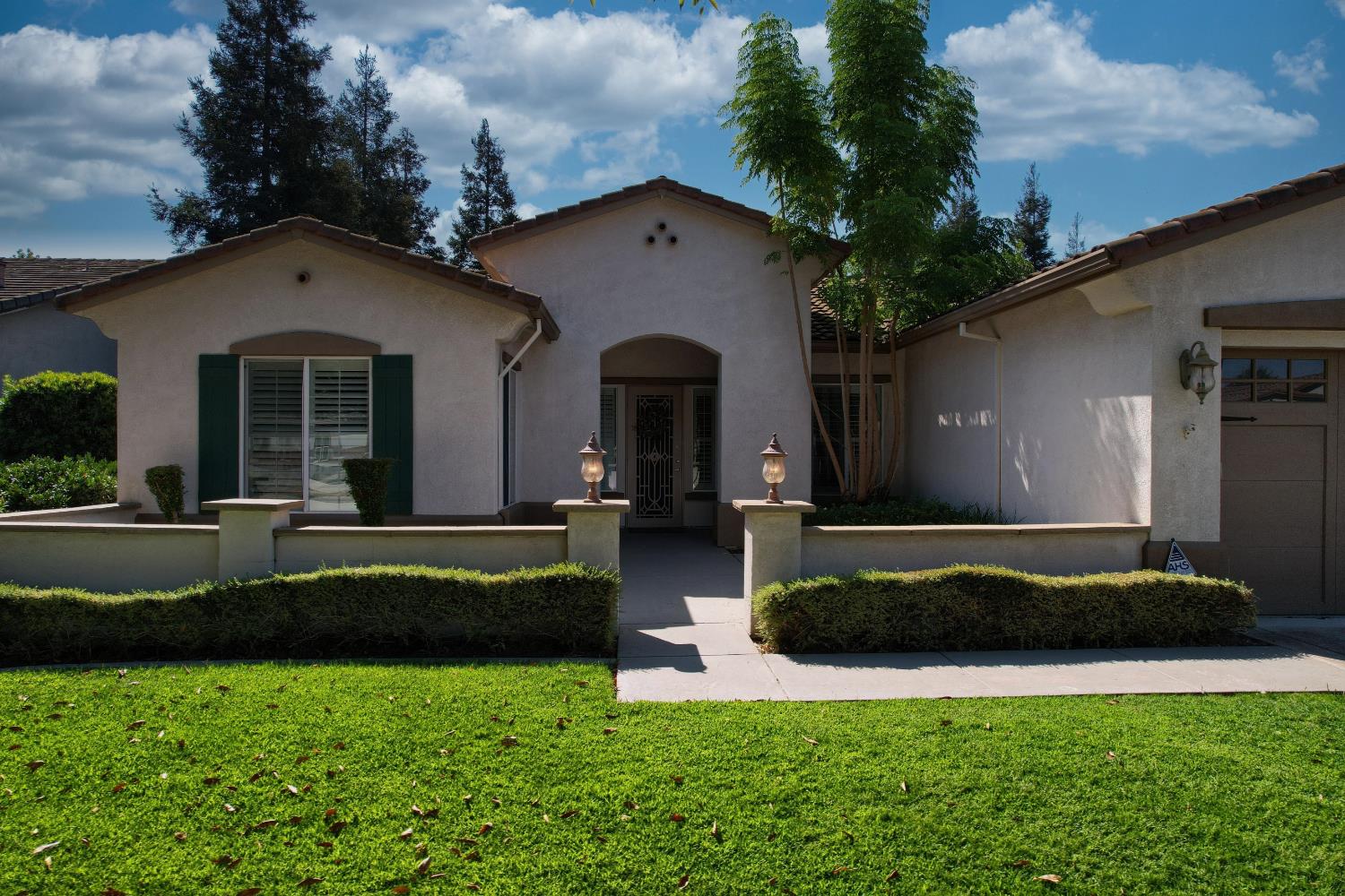 1228 Maple Leaf Ct, Manteca, CA 95336
