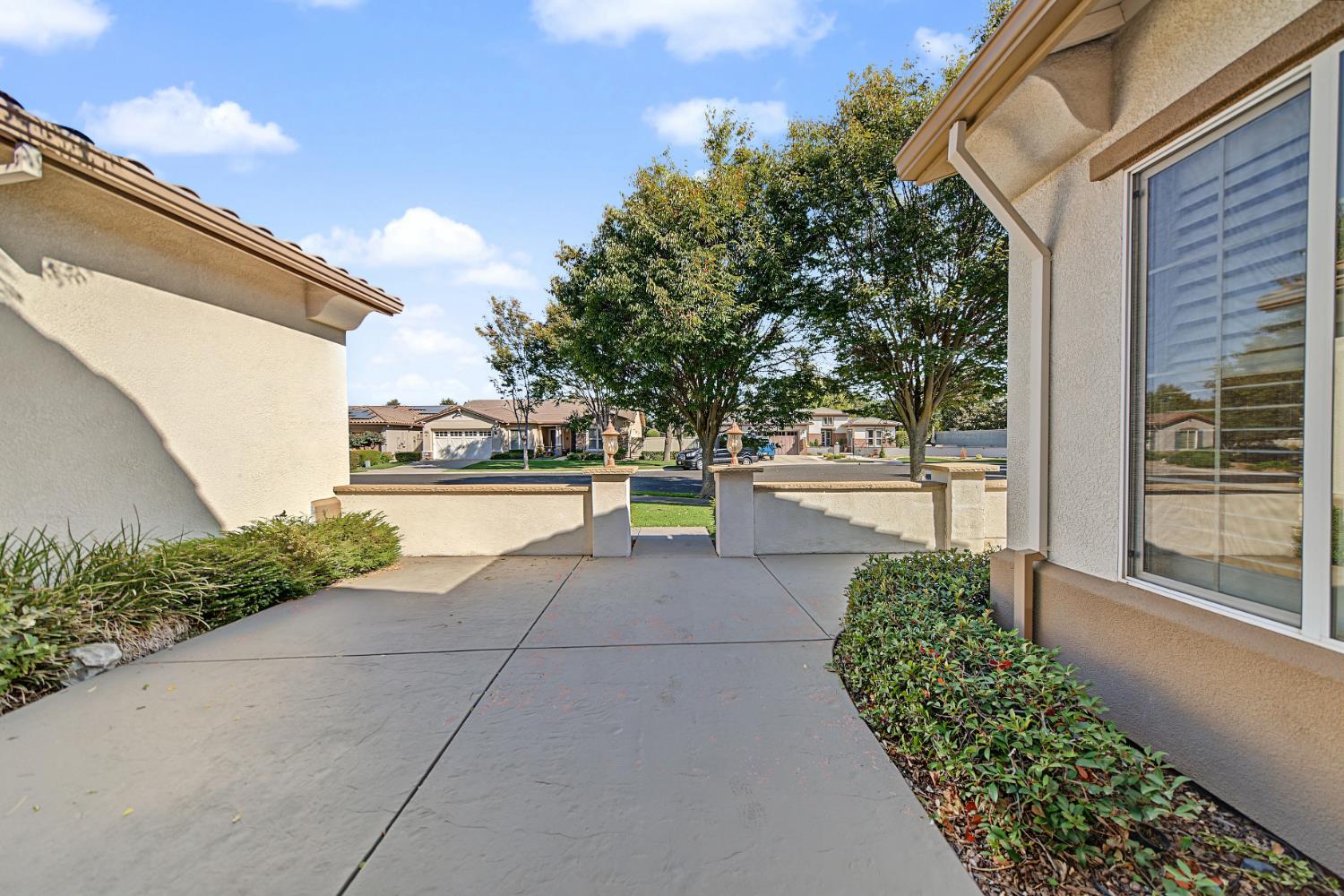 1228 Maple Leaf Ct, Manteca, CA 95336