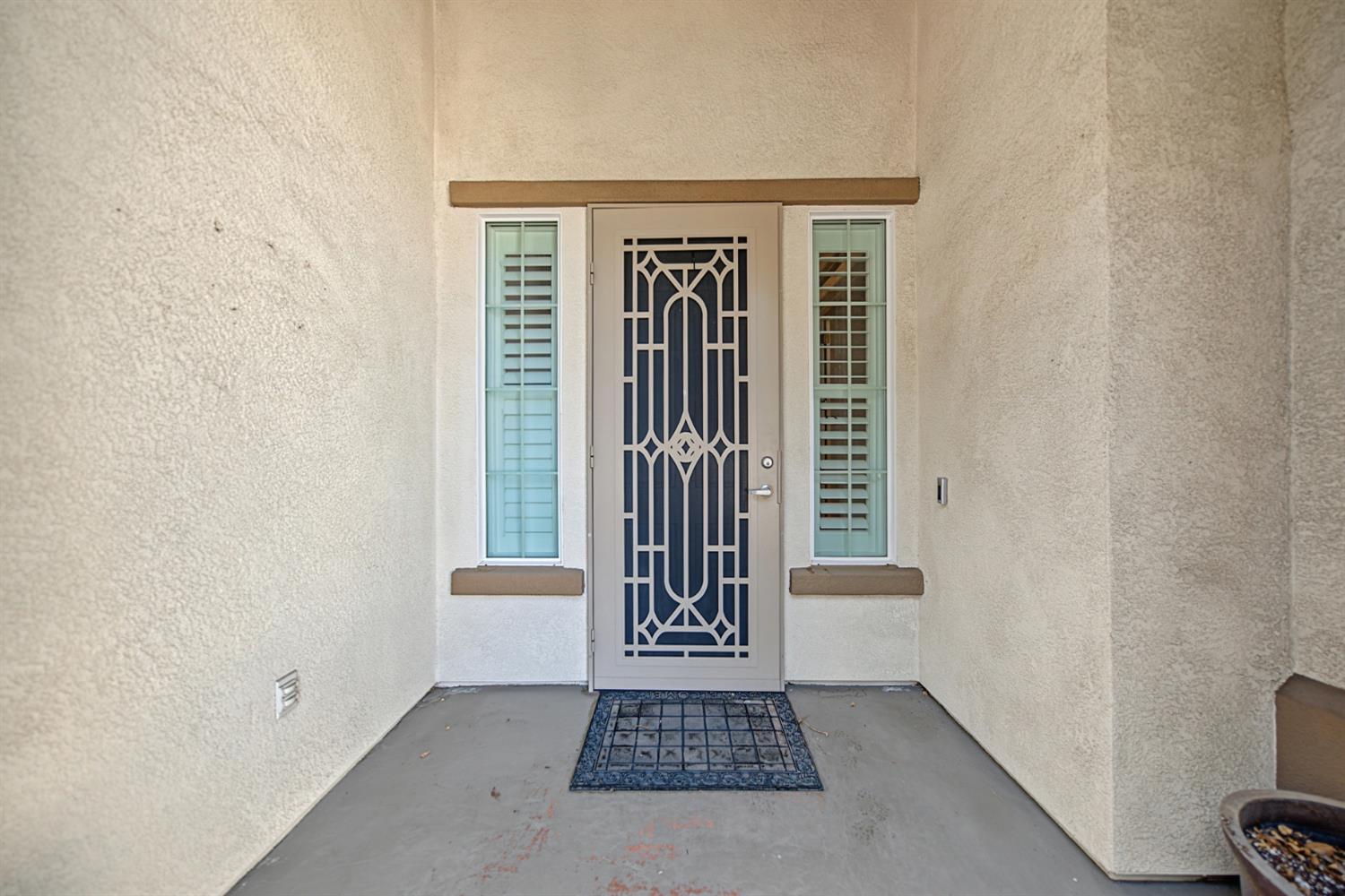 1228 Maple Leaf Ct, Manteca, CA 95336
