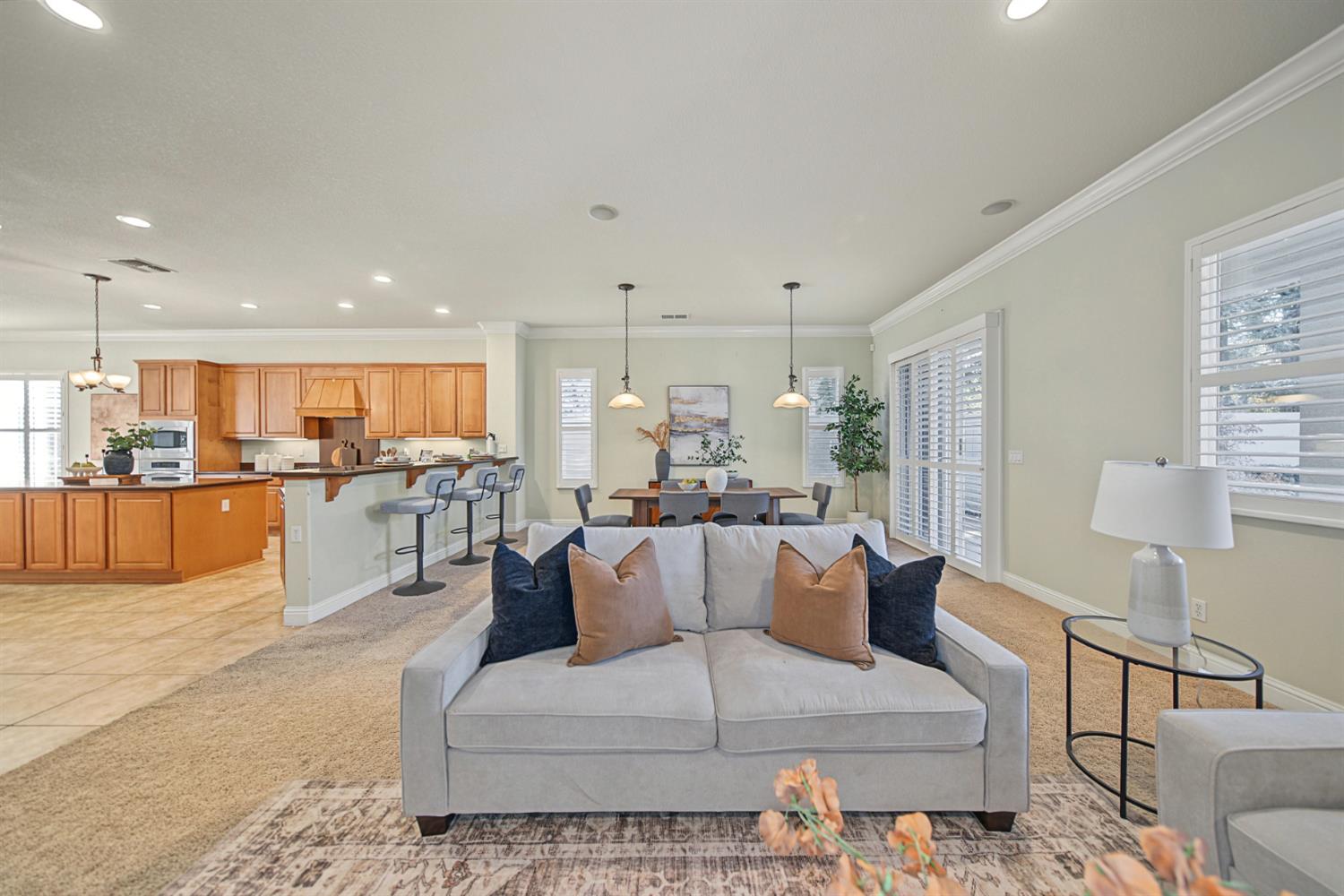 1228 Maple Leaf Ct, Manteca, CA 95336