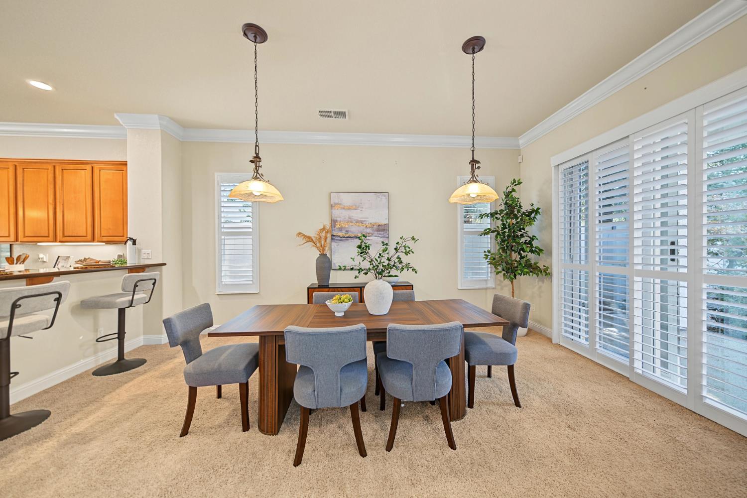 1228 Maple Leaf Ct, Manteca, CA 95336