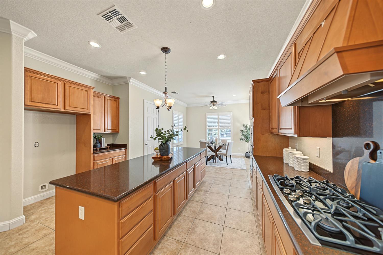 1228 Maple Leaf Ct, Manteca, CA 95336