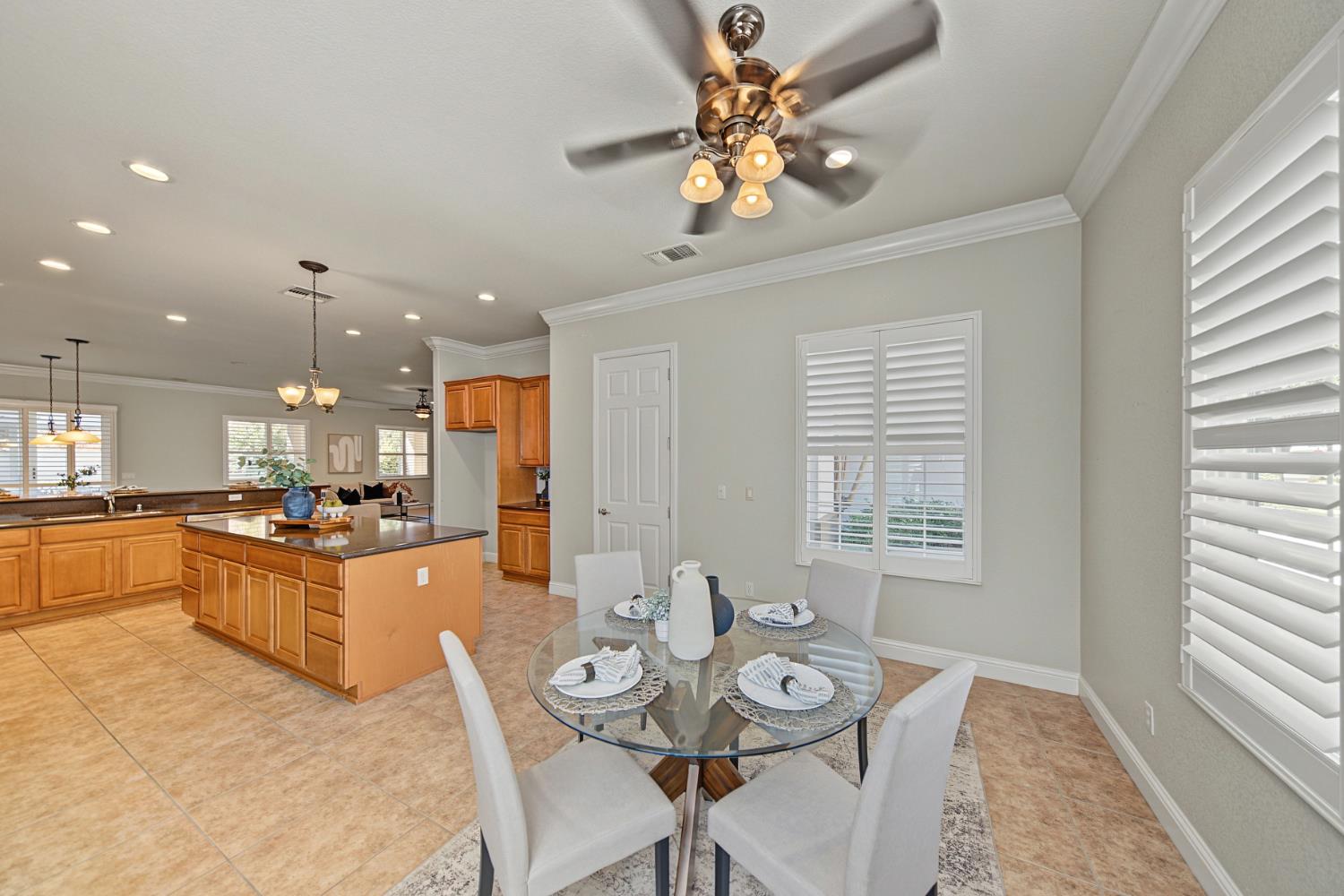 1228 Maple Leaf Ct, Manteca, CA 95336