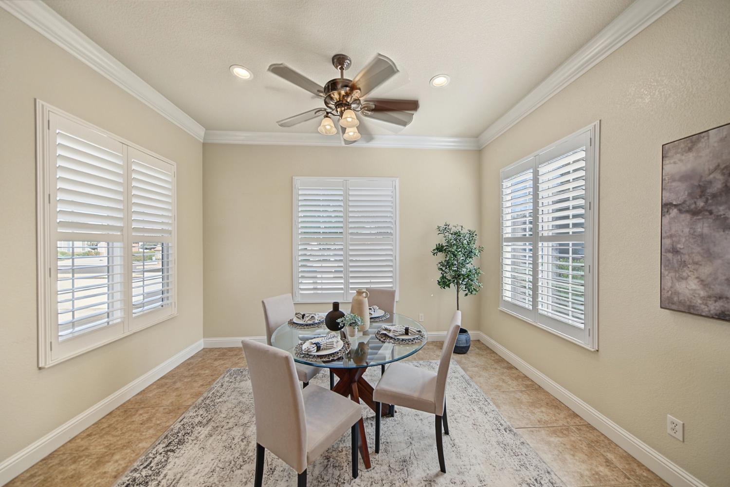 1228 Maple Leaf Ct, Manteca, CA 95336