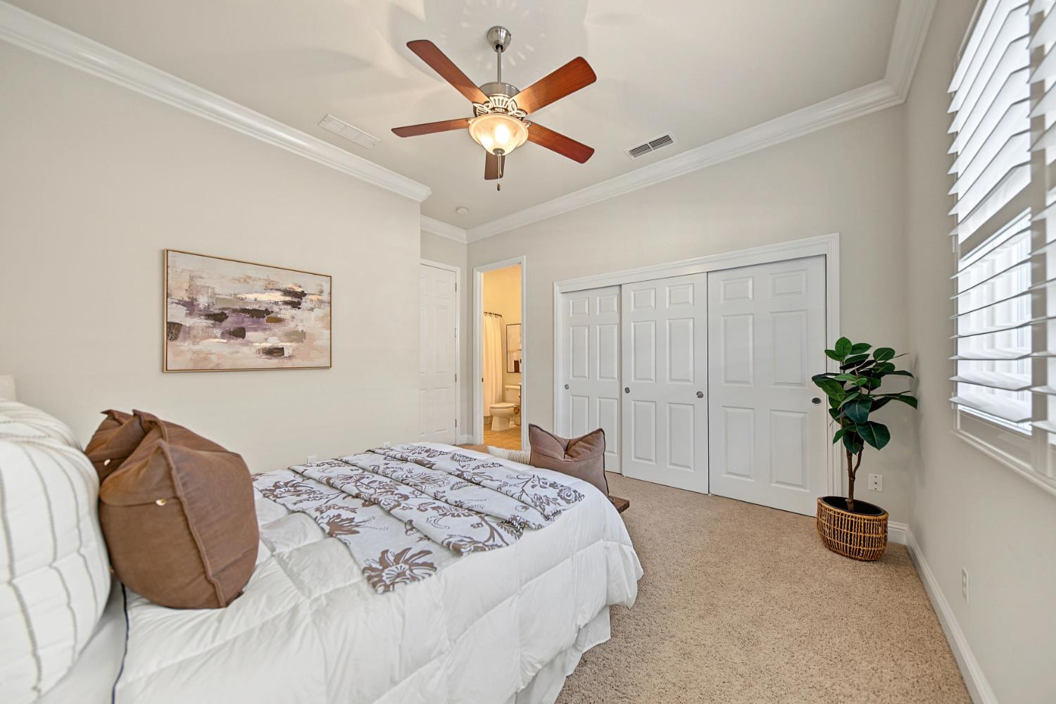 1228 Maple Leaf Ct, Manteca, CA 95336