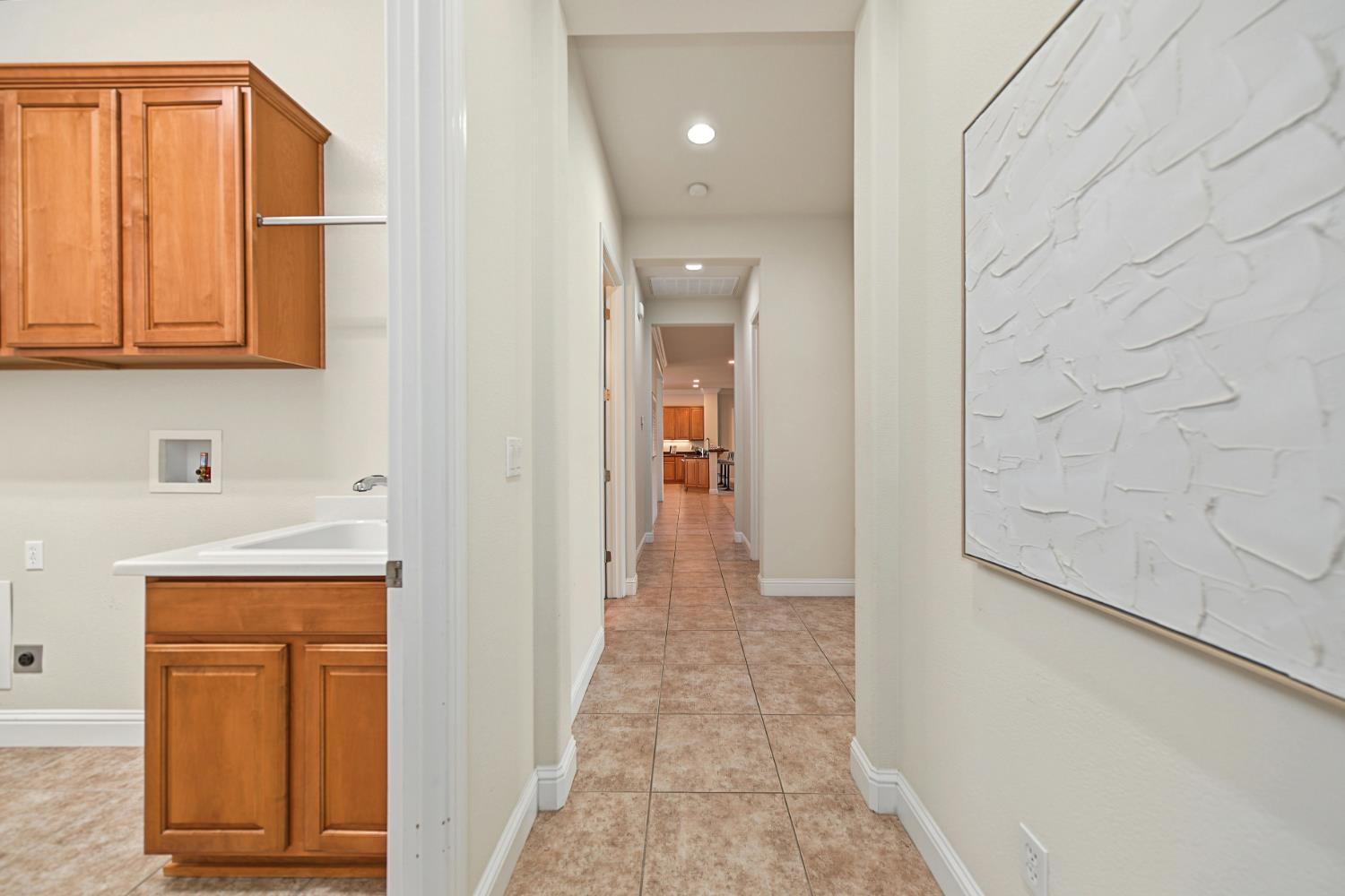 1228 Maple Leaf Ct, Manteca, CA 95336
