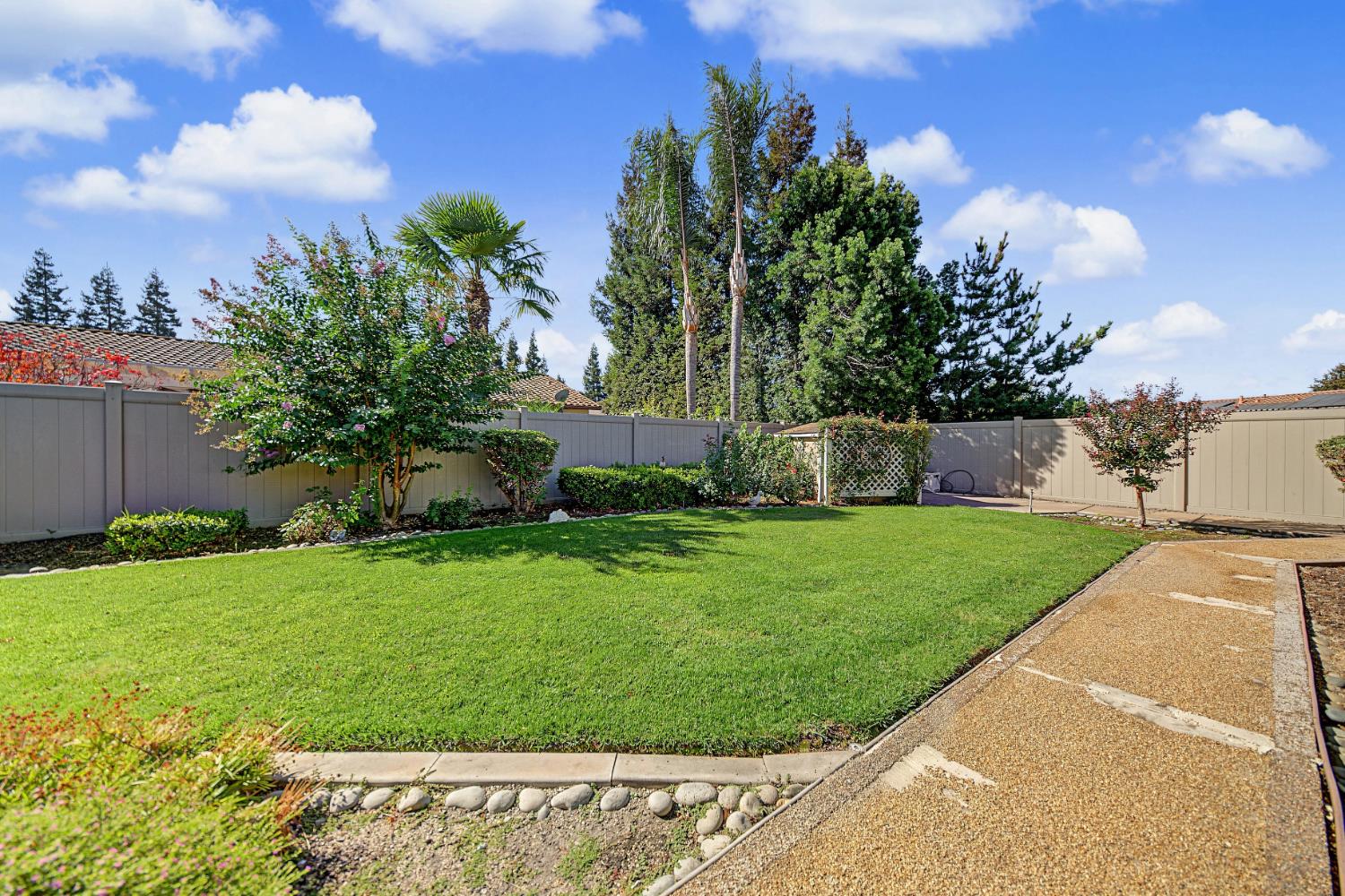 1228 Maple Leaf Ct, Manteca, CA 95336