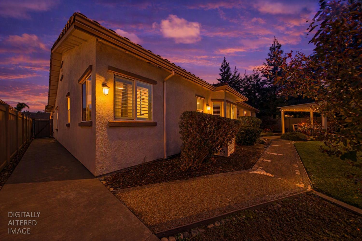 1228 Maple Leaf Ct, Manteca, CA 95336