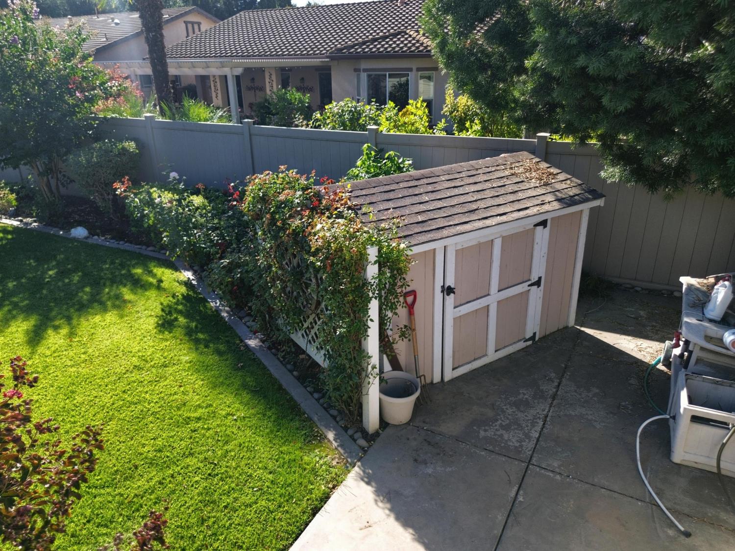 1228 Maple Leaf Ct, Manteca, CA 95336