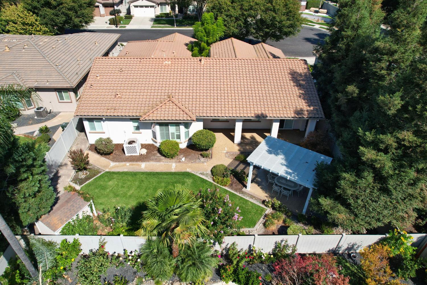 1228 Maple Leaf Ct, Manteca, CA 95336