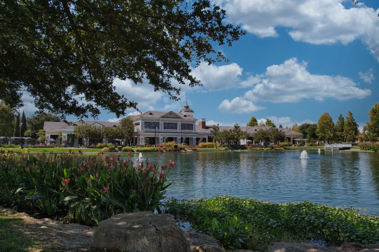 1228 Maple Leaf Ct, Manteca, CA 95336