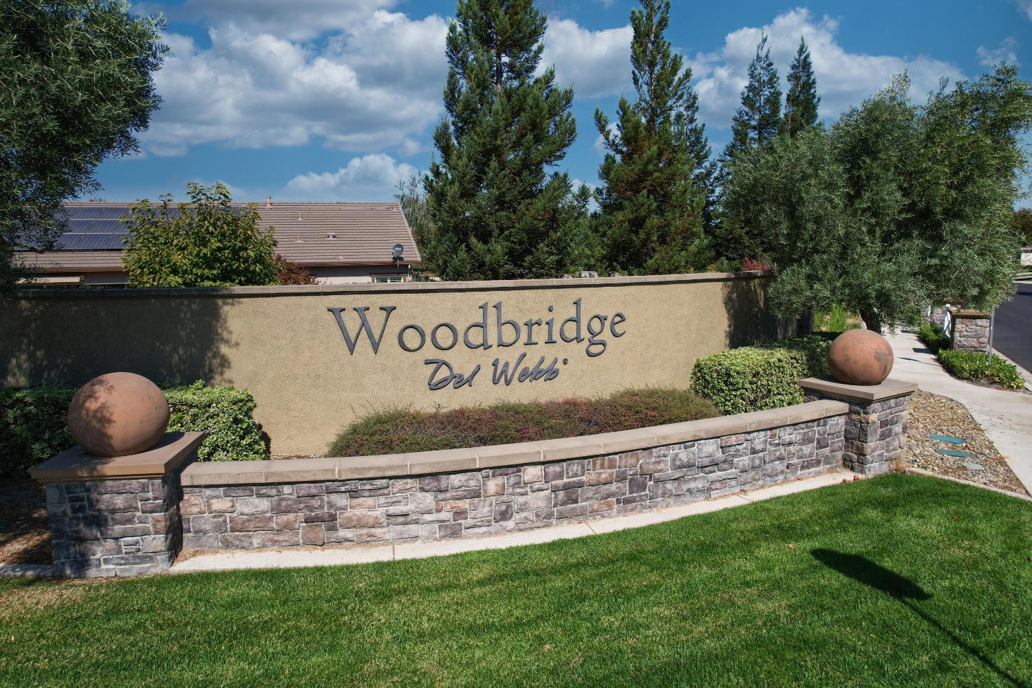 1228 Maple Leaf Ct, Manteca, CA 95336