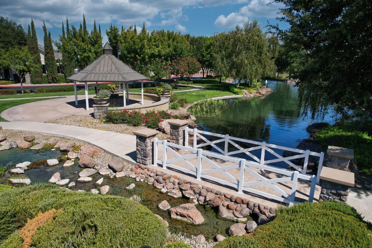 1228 Maple Leaf Ct, Manteca, CA 95336