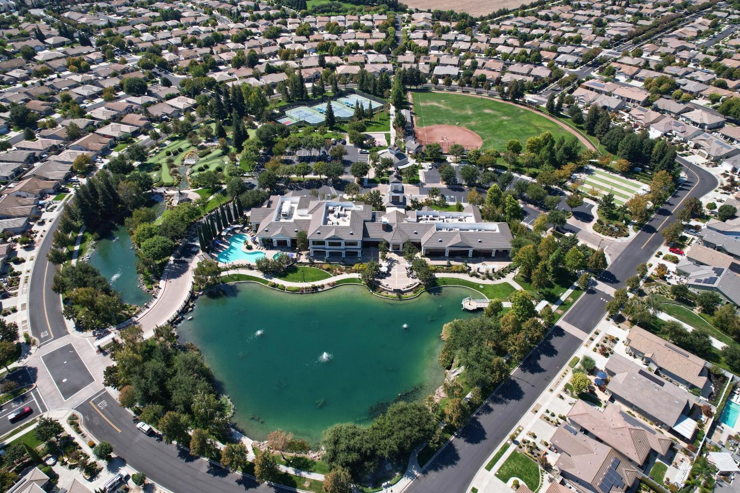 1228 Maple Leaf Ct, Manteca, CA 95336