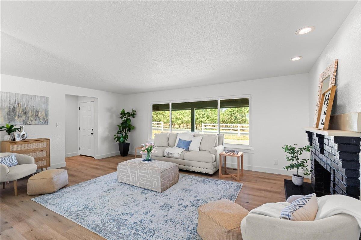 5119 Crow Rd, Oakdale, CA 95361