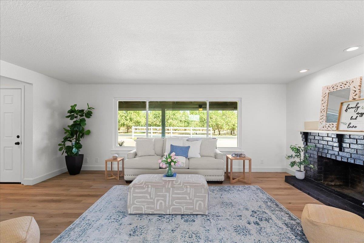 5119 Crow Rd, Oakdale, CA 95361