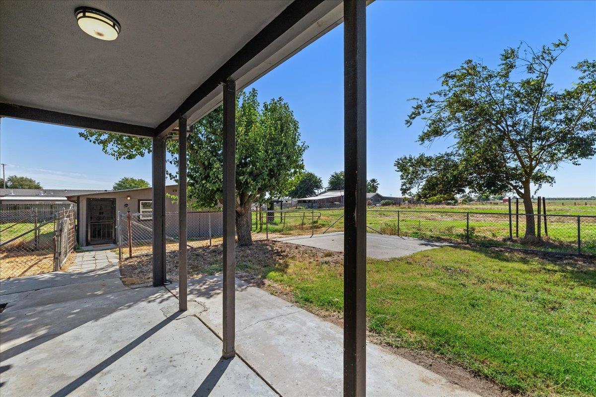 5119 Crow Rd, Oakdale, CA 95361