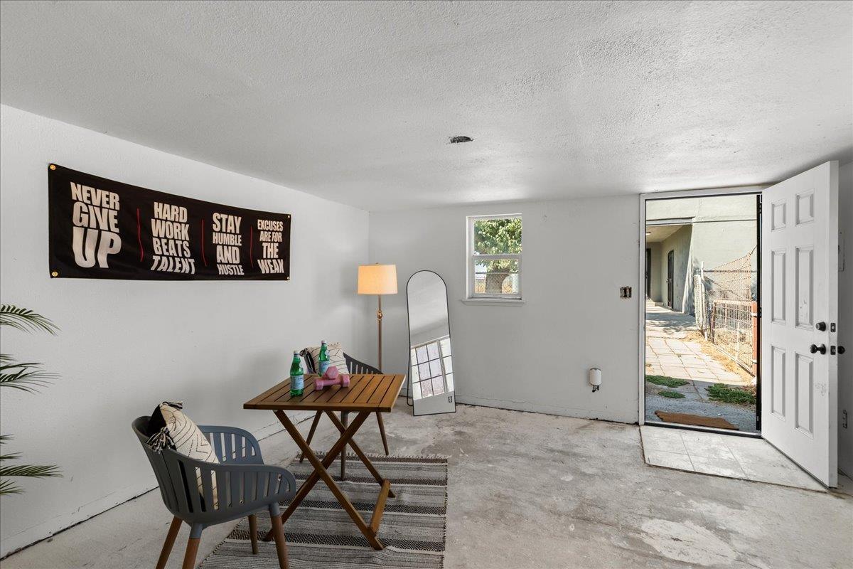 5119 Crow Rd, Oakdale, CA 95361