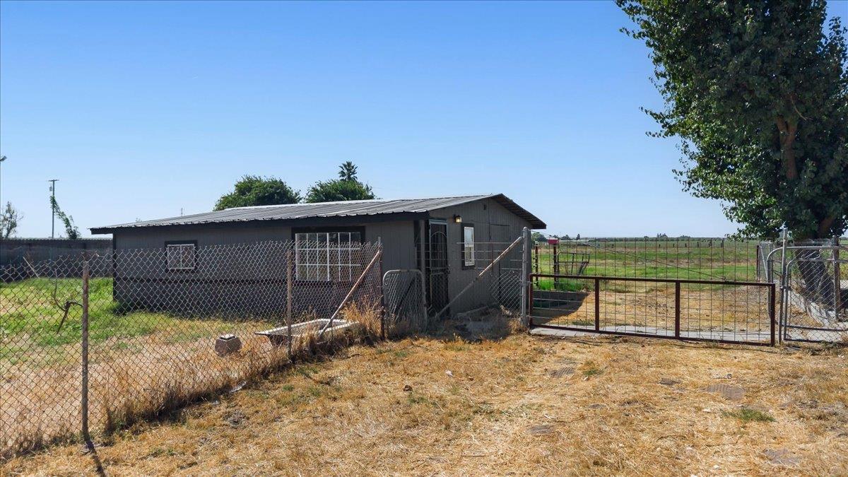 5119 Crow Rd, Oakdale, CA 95361