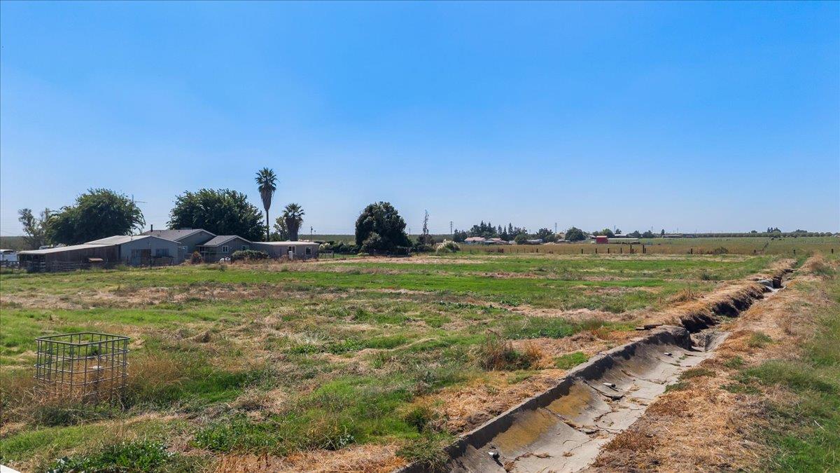 5119 Crow Rd, Oakdale, CA 95361