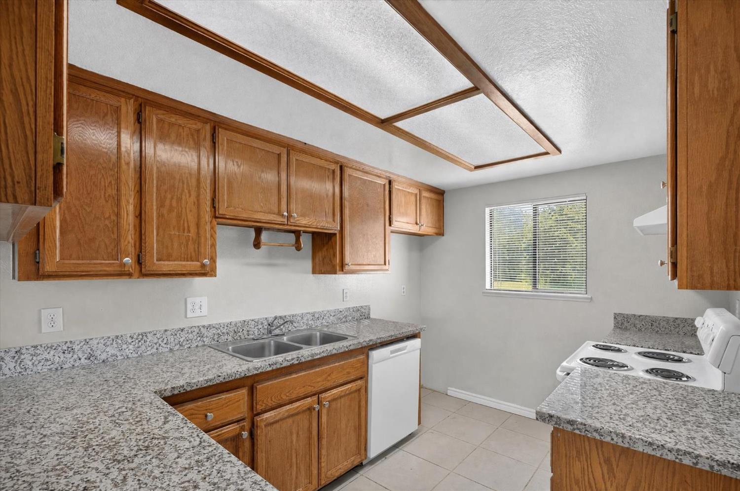 908 Wilma Dr, Modesto, CA 95351