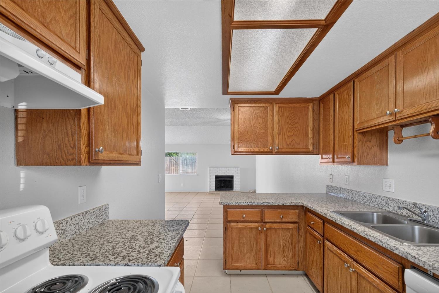 908 Wilma Dr, Modesto, CA 95351